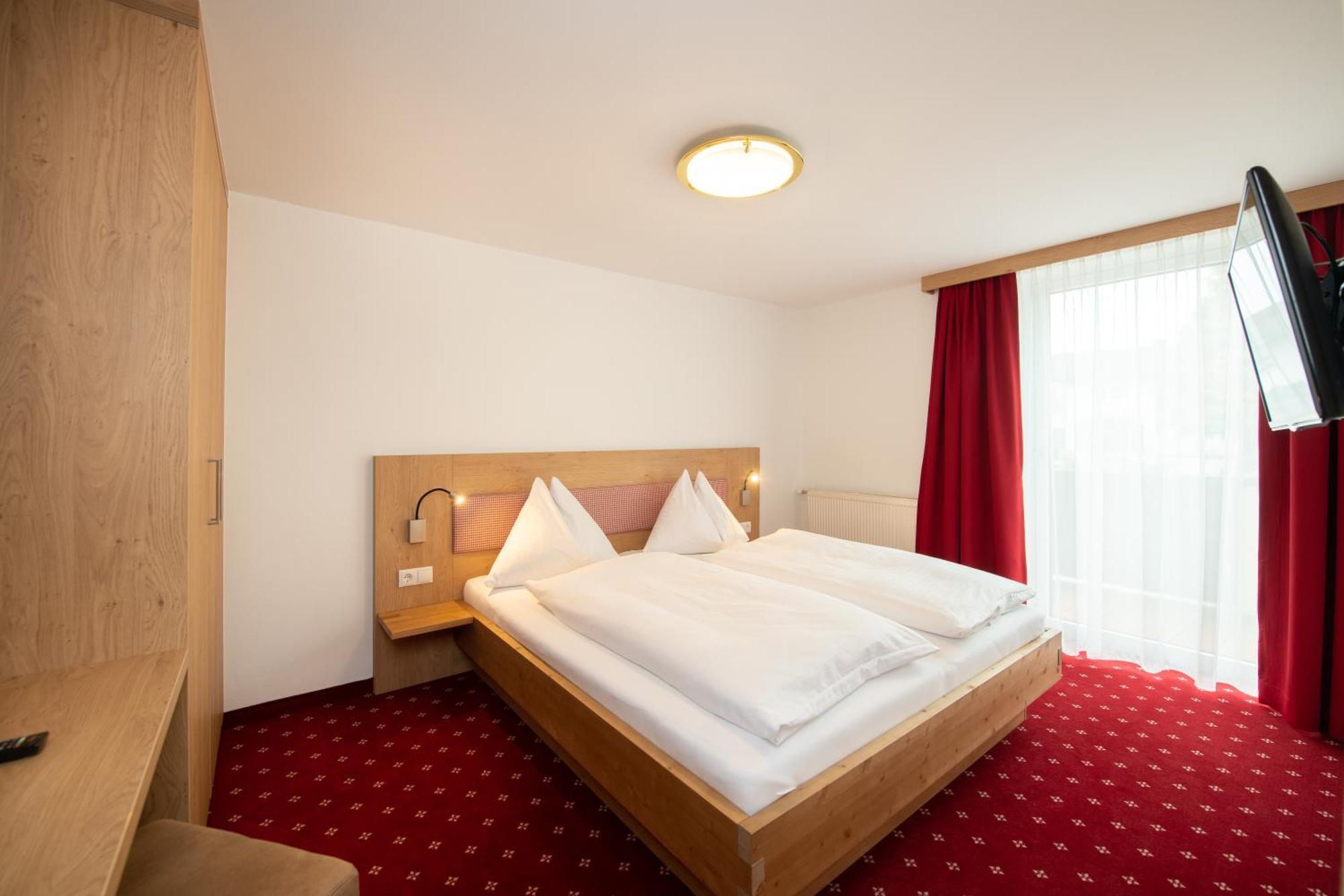 Hotel Gasthof Kroell - Inkl Nationalpark-Karte, 1 X Grossglockner Hochalpenstrasse Kostenlos, 1X Gerlos Alpenstrasse Kostenlos, Krimmler Wasserfaelle Kostenlos, Verschiedene Bergbahnen Kostenlos, Badesee Kostenlos, Bus & Zug Kostenlos, Genusskueche, Niedernsill Ngoại thất bức ảnh