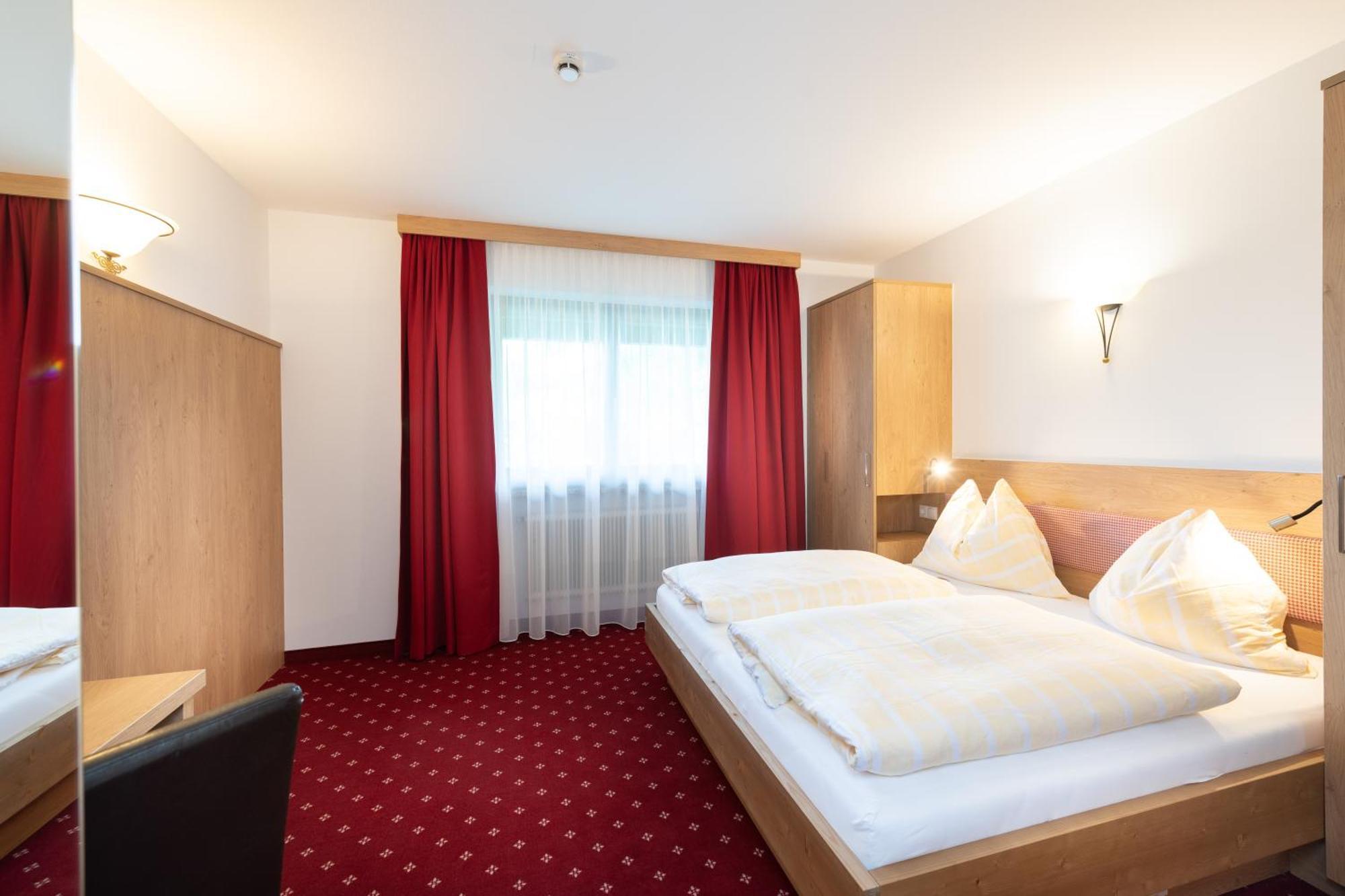 Hotel Gasthof Kroell - Inkl Nationalpark-Karte, 1 X Grossglockner Hochalpenstrasse Kostenlos, 1X Gerlos Alpenstrasse Kostenlos, Krimmler Wasserfaelle Kostenlos, Verschiedene Bergbahnen Kostenlos, Badesee Kostenlos, Bus & Zug Kostenlos, Genusskueche, Niedernsill Ngoại thất bức ảnh