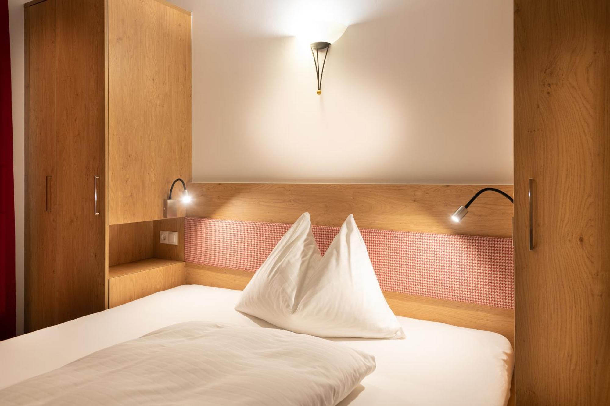 Hotel Gasthof Kroell - Inkl Nationalpark-Karte, 1 X Grossglockner Hochalpenstrasse Kostenlos, 1X Gerlos Alpenstrasse Kostenlos, Krimmler Wasserfaelle Kostenlos, Verschiedene Bergbahnen Kostenlos, Badesee Kostenlos, Bus & Zug Kostenlos, Genusskueche, Niedernsill Ngoại thất bức ảnh