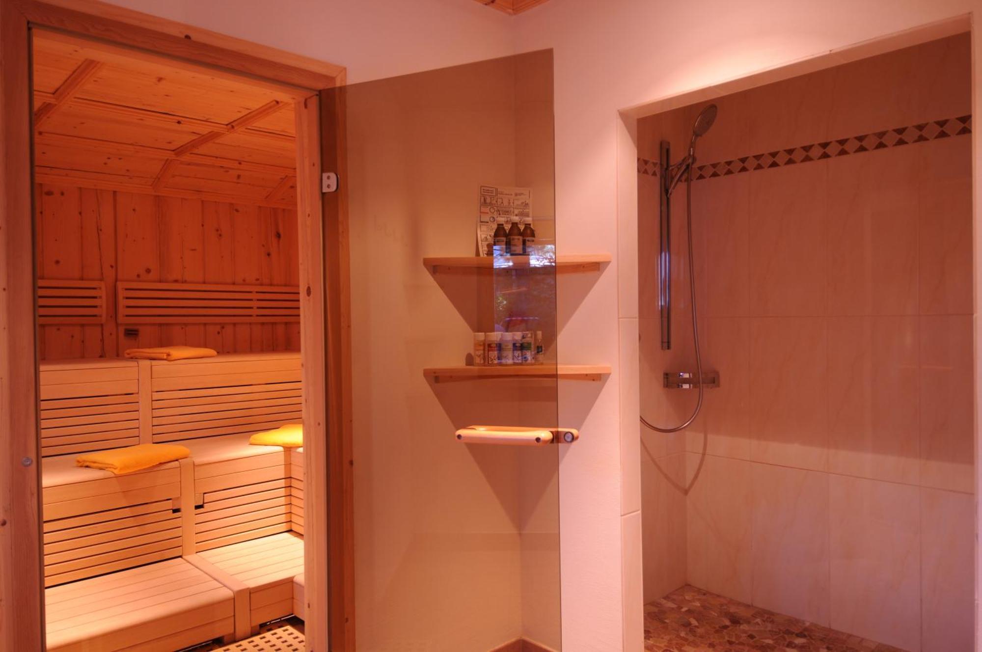 Hotel Gasthof Kroell - Inkl Nationalpark-Karte, 1 X Grossglockner Hochalpenstrasse Kostenlos, 1X Gerlos Alpenstrasse Kostenlos, Krimmler Wasserfaelle Kostenlos, Verschiedene Bergbahnen Kostenlos, Badesee Kostenlos, Bus & Zug Kostenlos, Genusskueche, Niedernsill Ngoại thất bức ảnh